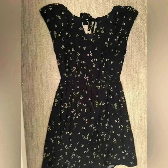 LC MEDIUM PLEATED NAVY FLORAL DRESS - Picture 10 of 12